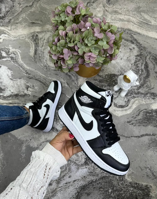 NIKE BOTA PANDA